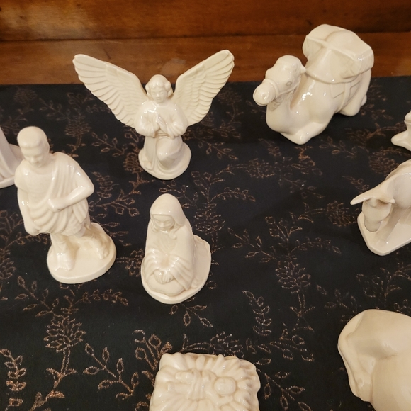 Ceramic nativity set. White - Picture 6 of 8